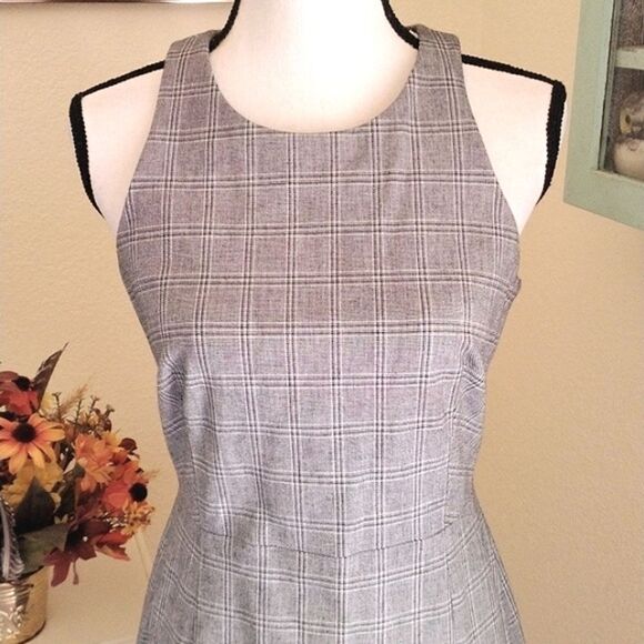 Banana Republic Perfect Work Pencil Dress - Picture 3 of 13